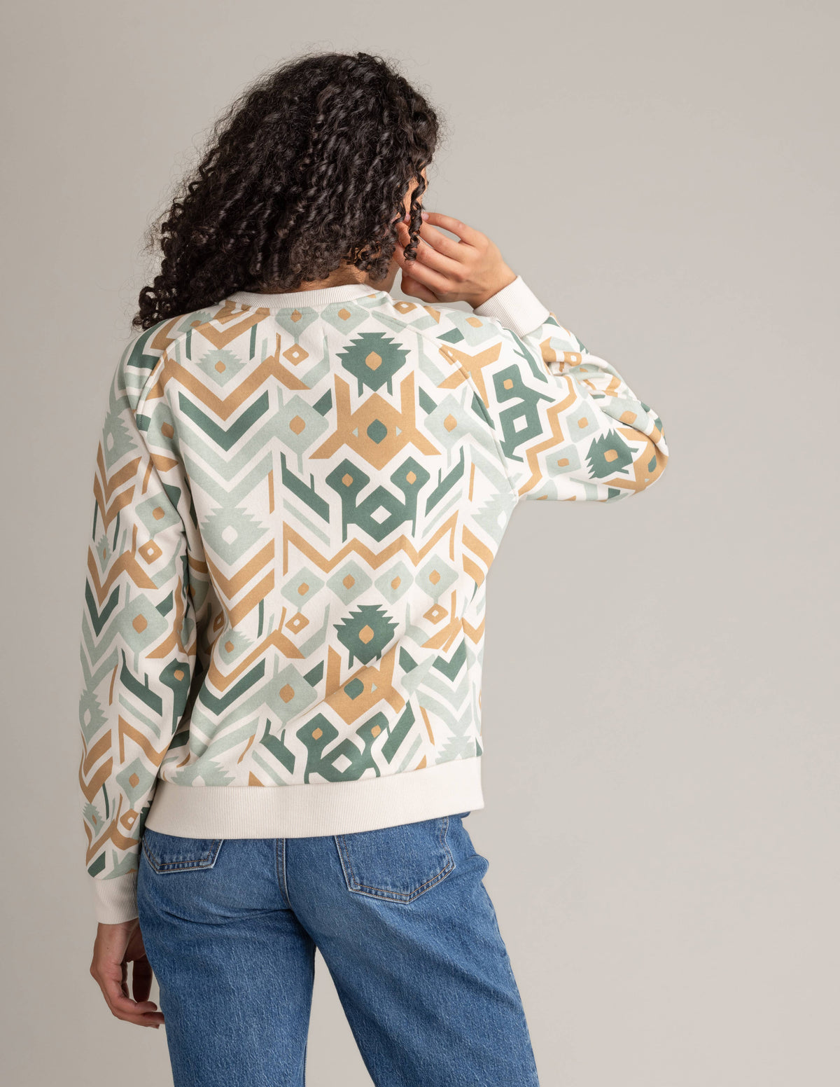 Liv Outdoor Gabriella Graphic Raglan Crew